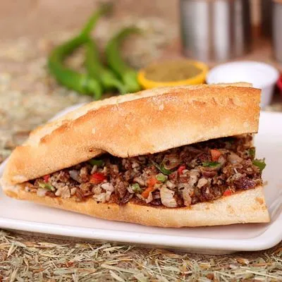 Yarım Ekmek Sebzeli Tandırda İzmir Kuzu Kokoreç